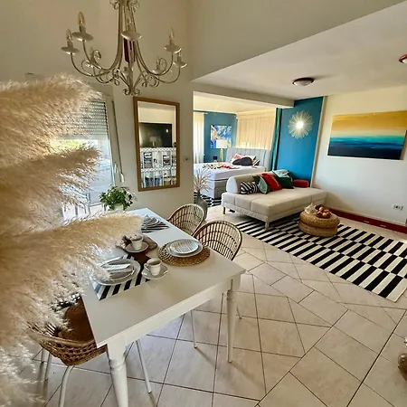 Seaview Apartment *